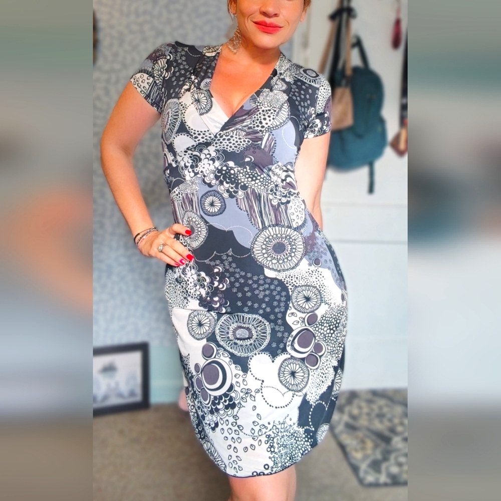 Black and White V Neck Short Dress